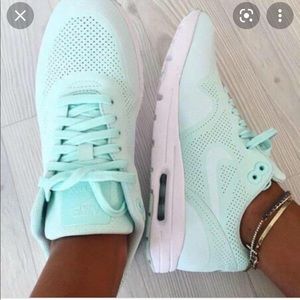 Nike Air Mint Blue/Green Sneakers size 8